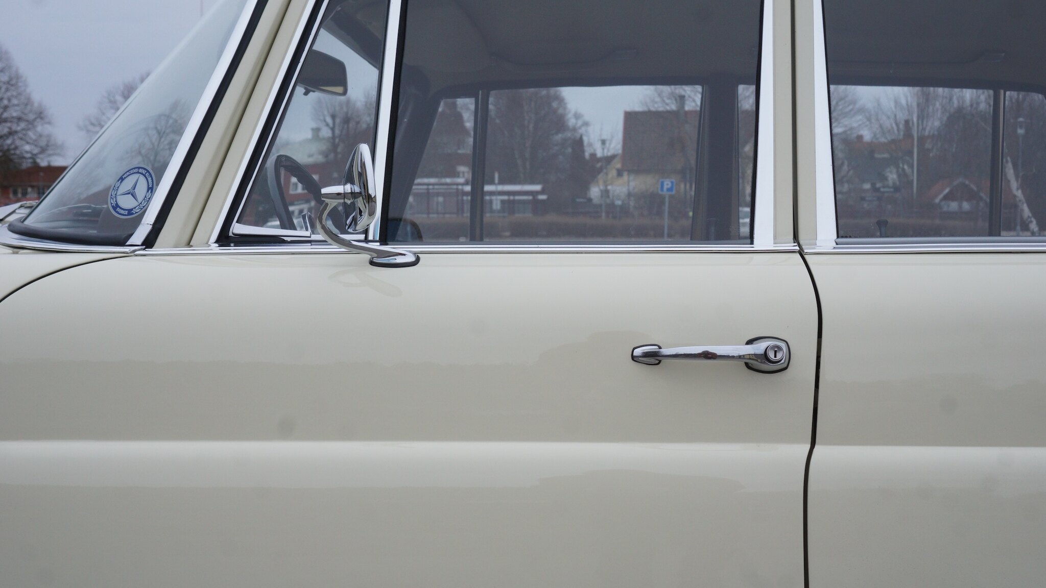 Exteriörbild på 1966 Mercedes-Benz 230 S