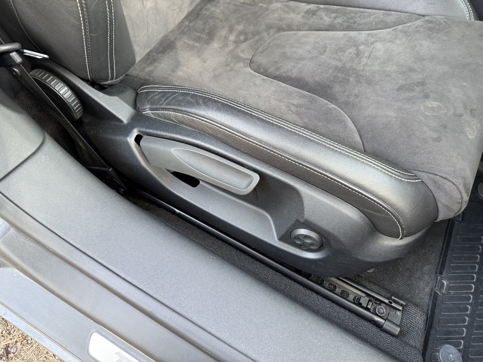 Interior image of 2011 Audi TT RS Coupé