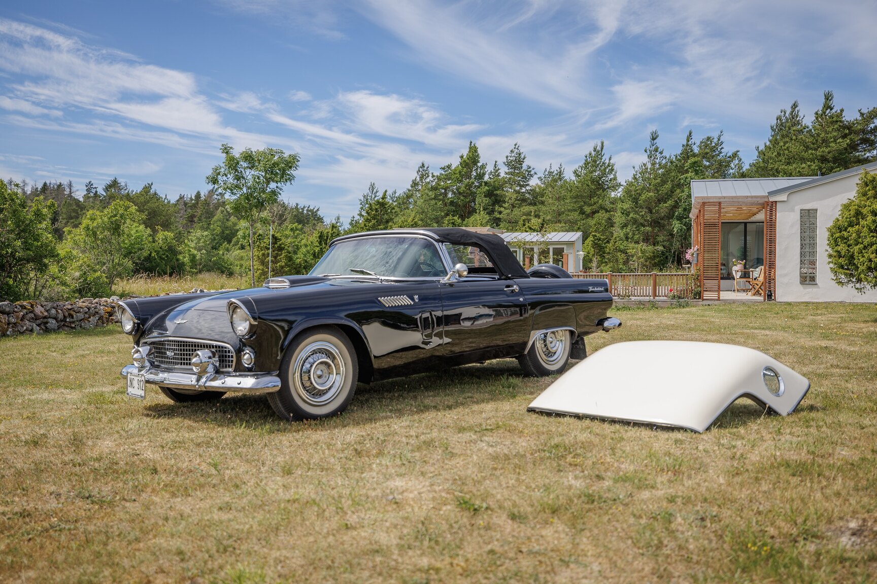 Exteriörbild på 1956 Ford Thunderbird