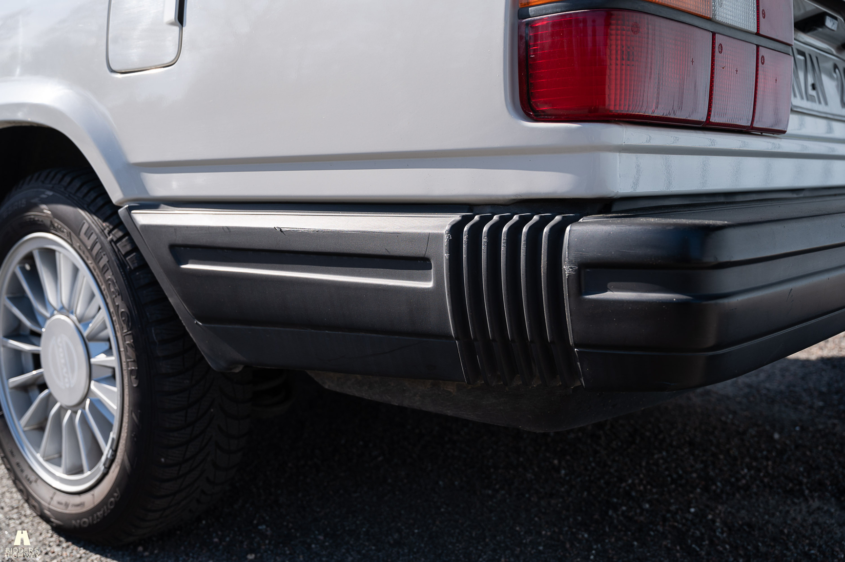 Exterior image of 1988 Volvo 740 GL (56)