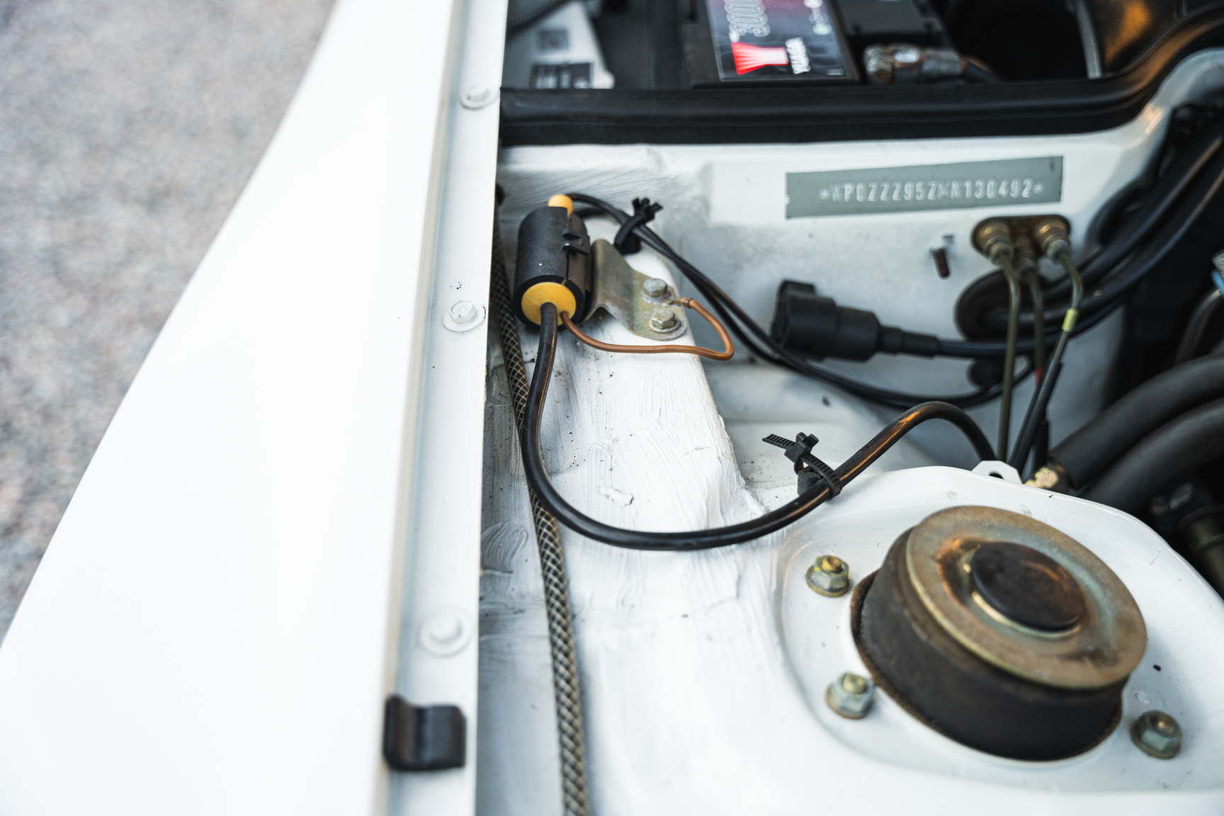 Image of 1991 Porsche 944 Turbo Cabriolet mechanics