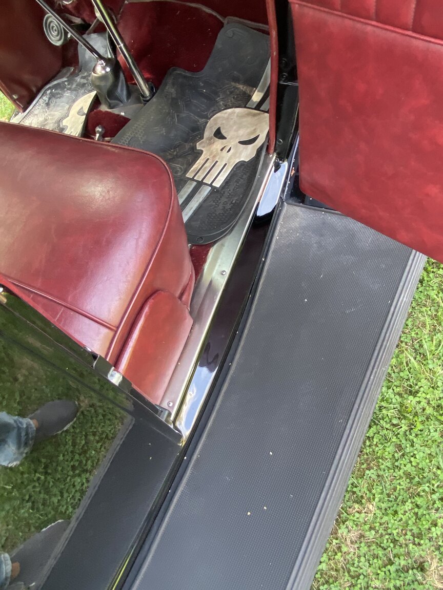 Interior image of 1932 Ford 32 deuce sport coupé (Hot Rod)