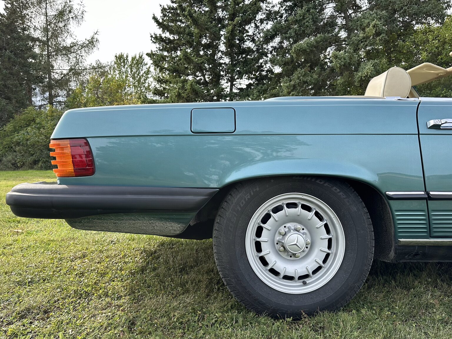 Exteriörbild på 1985 Mercedes-Benz 380 SL