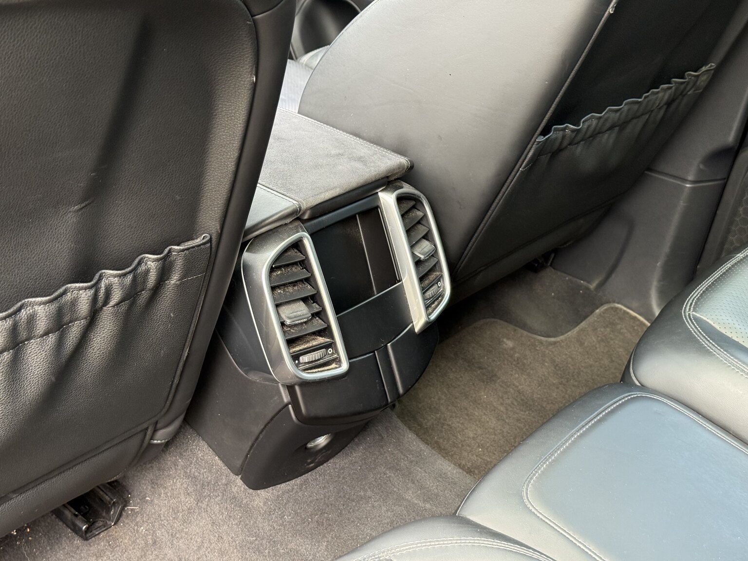 Interior image of 2013 Porsche Cayenne GTS