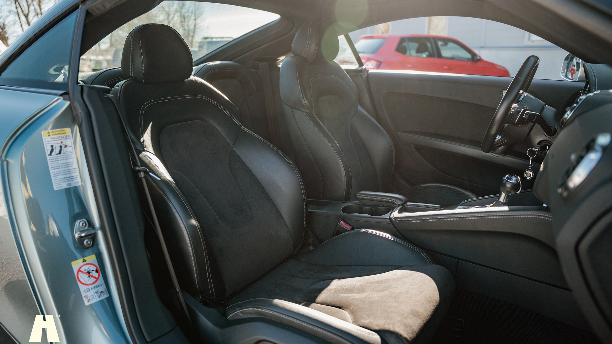 Interior image of 2009 Audi TTS (6)