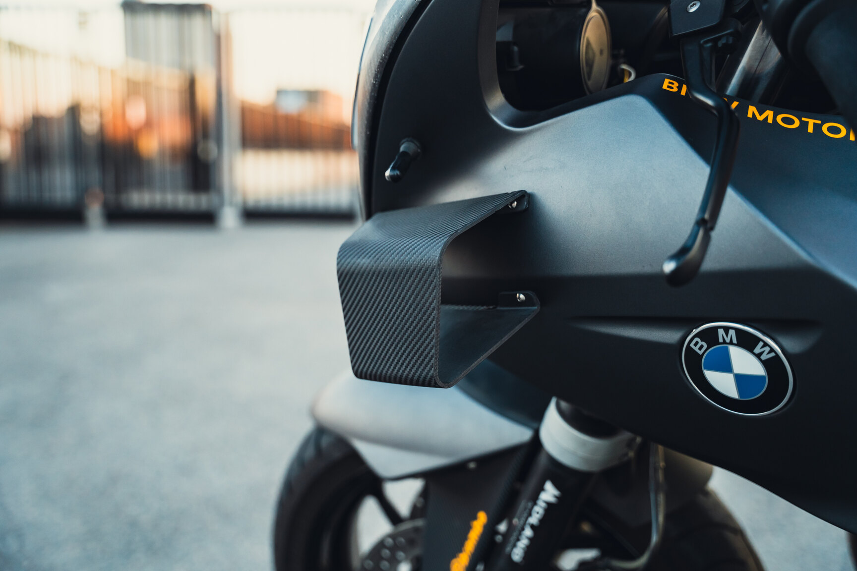 Exterior image of 2006 BMW R1200S