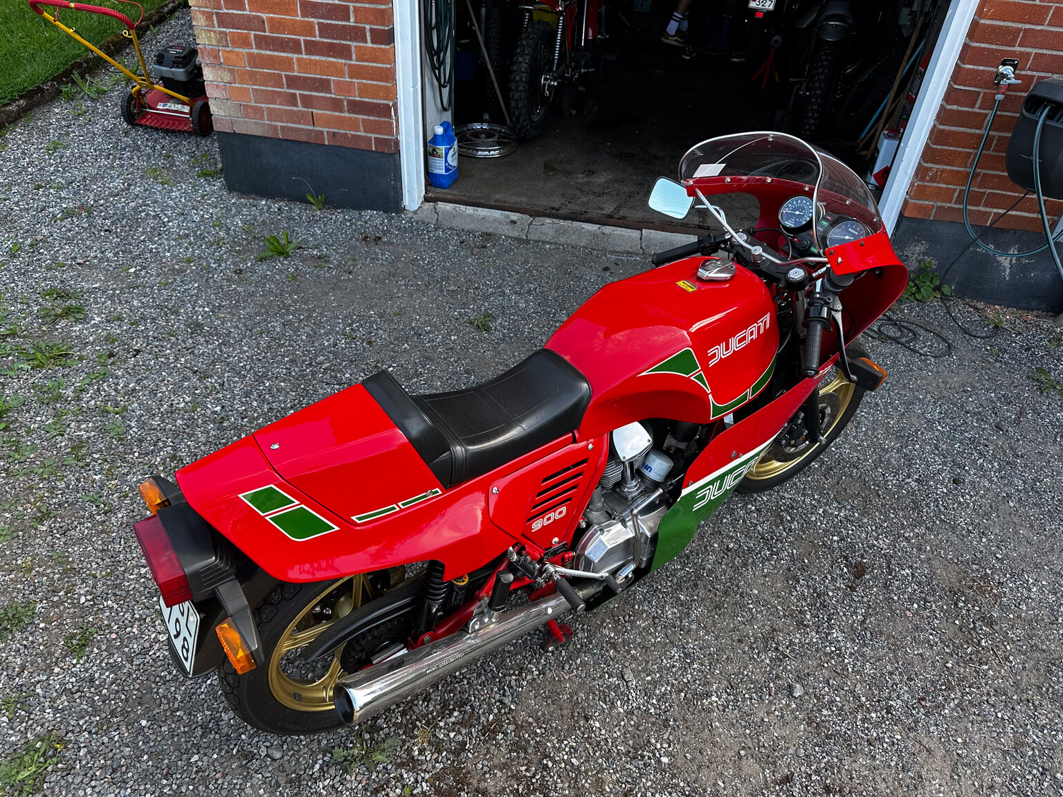 Aussenfoto 1983 Ducati 900 Mike Hailwood Replica