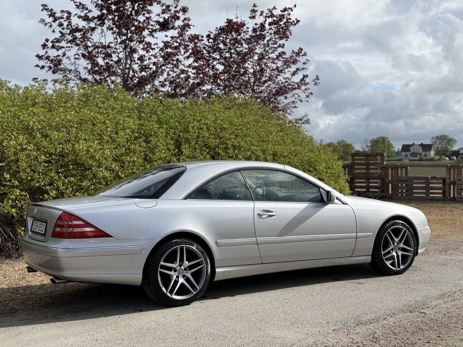 Exterior image of 2000 Mercedes-Benz CL 500
