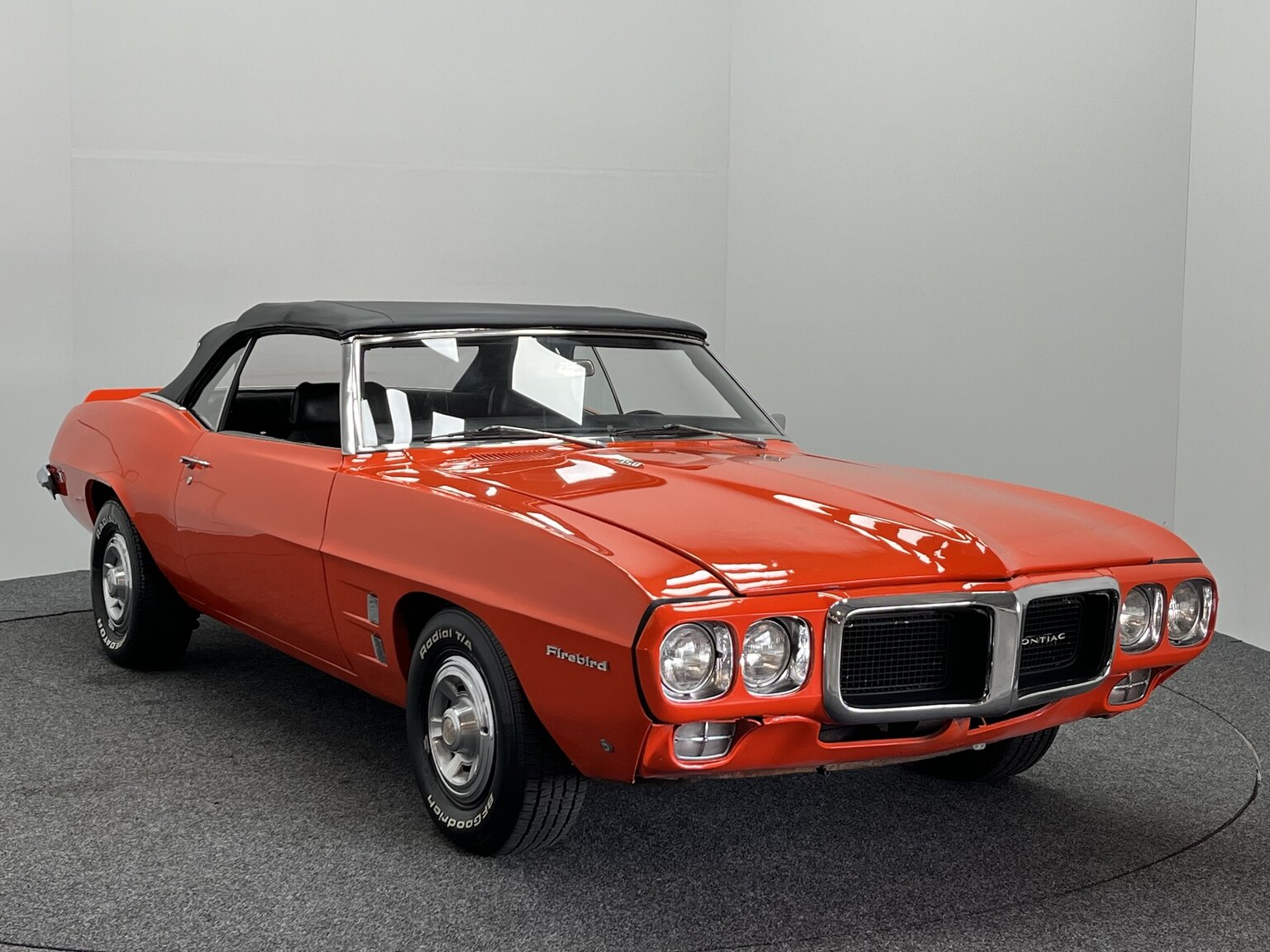 Exteriörbild på 1969 Pontiac Firebird