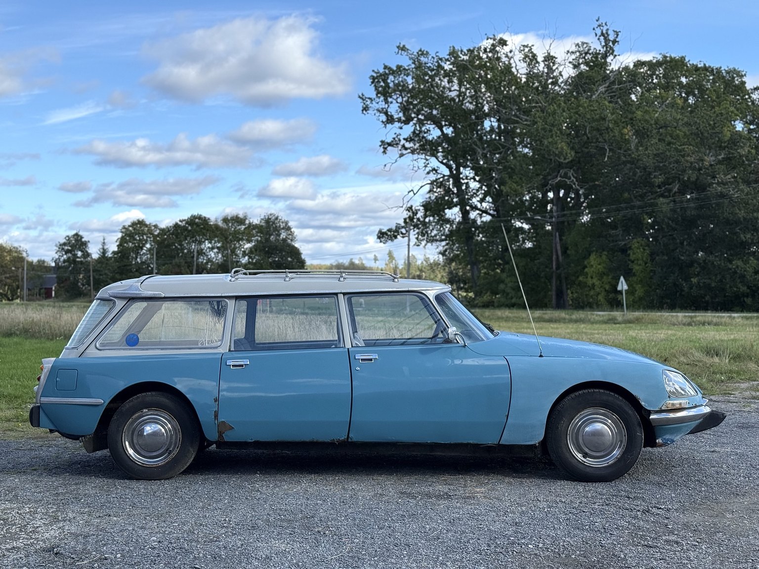 Exteriörbild på 1974 Citroën ID 20 Break 2.0