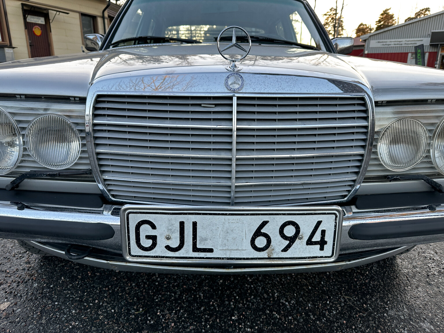Exterior image of 1978 Mercedes-Benz 250