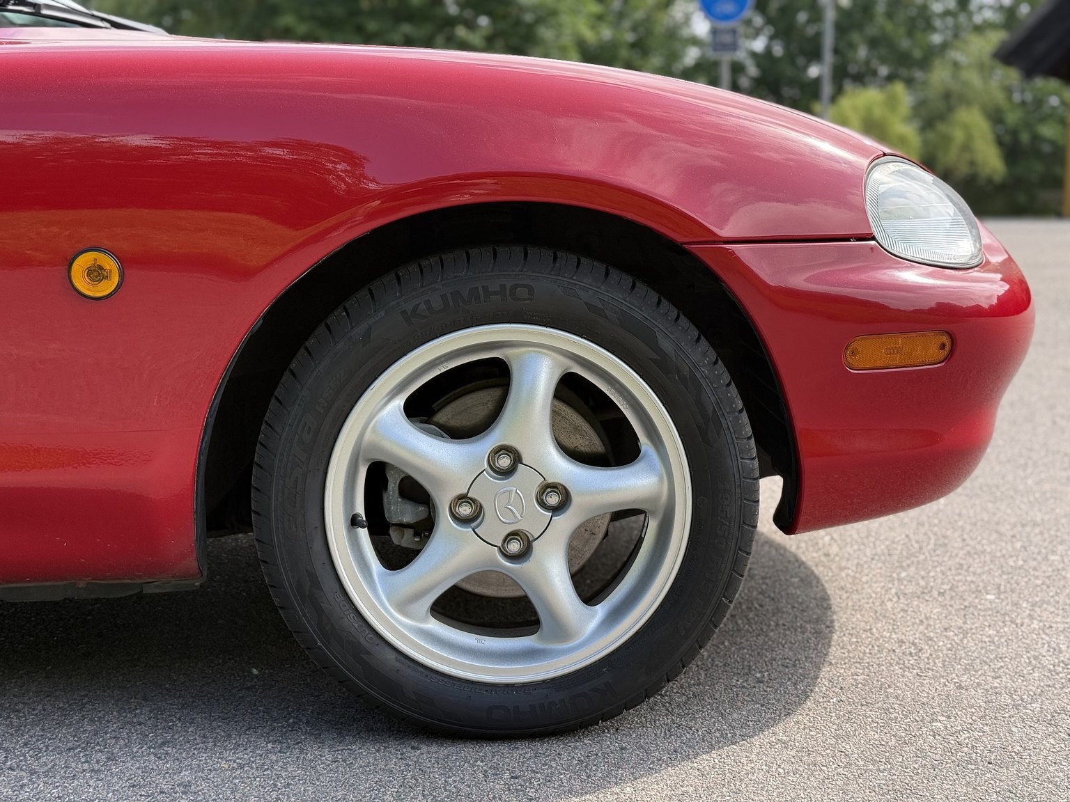 Exterior image of 1999 Mazda MX-5
