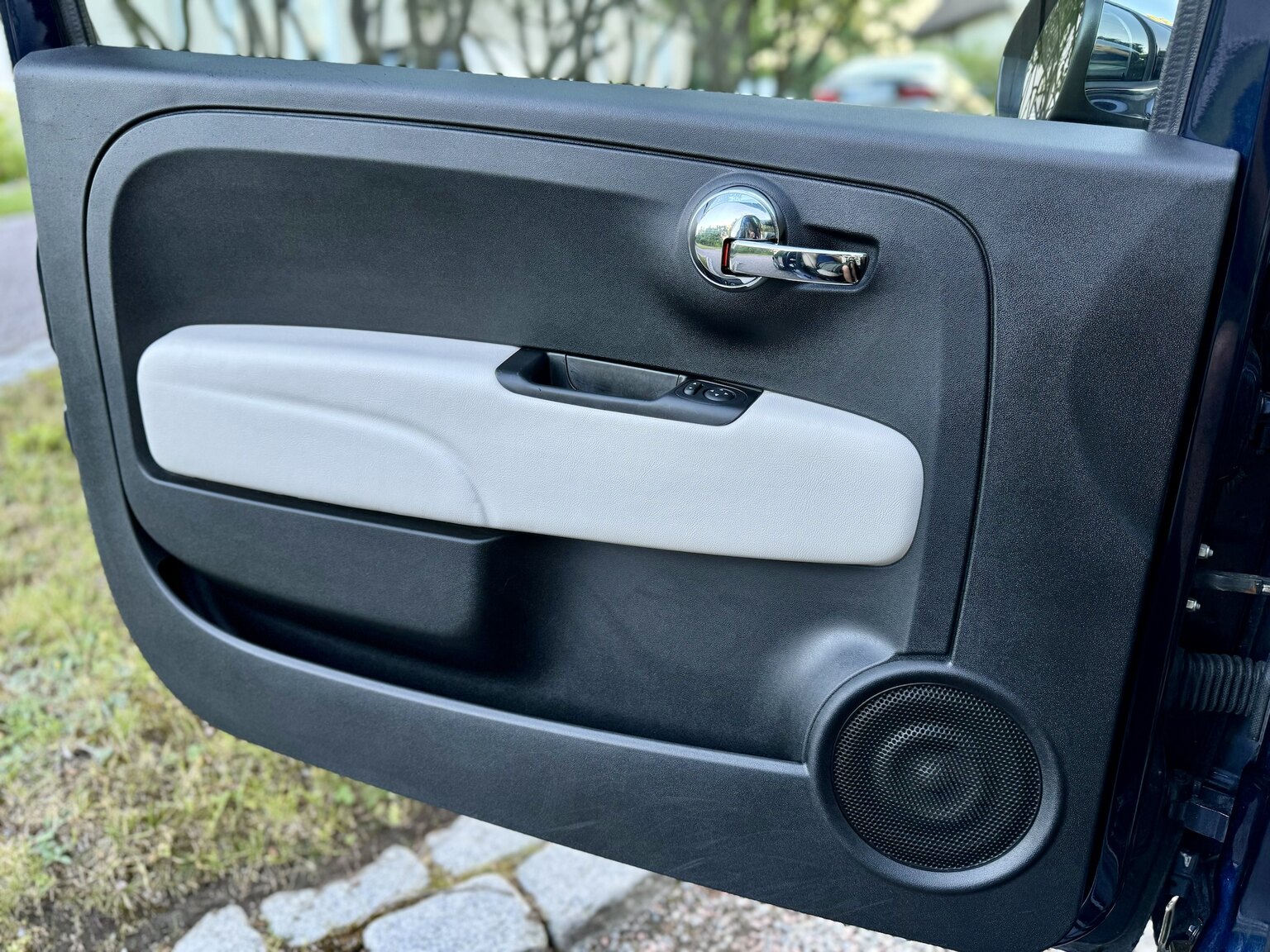 Interior image of 2017 Fiat 500 Riva