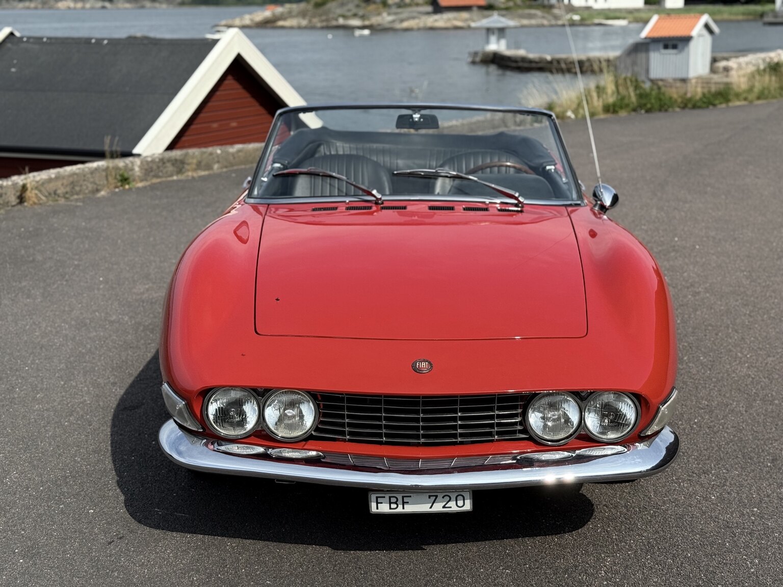 Exterior image of 1968 Fiat Dino Spider