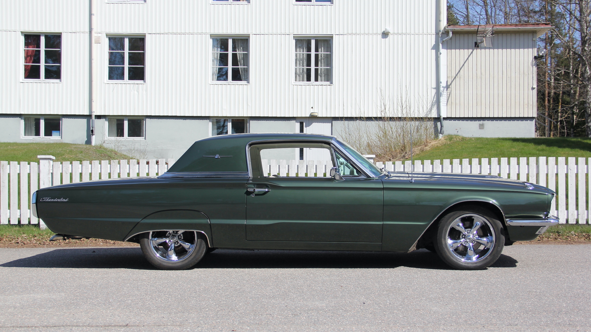 Exteriörbild på 1966 Ford Thunderbird Town Hardtop 6.4