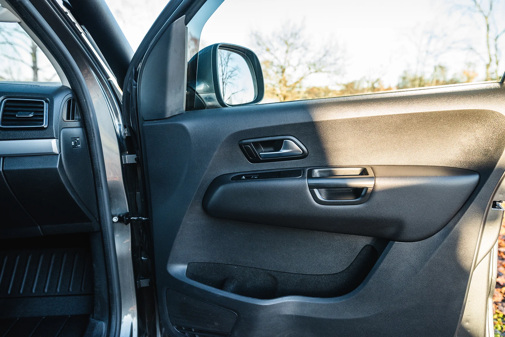 Innenraumfoto von 2020 Northea Camper Expedition Volkswagen Amarok (12)