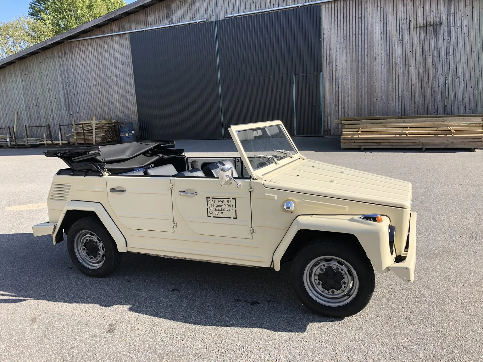 Exteriörbild på 1973 Volkswagen Type 181 (1)