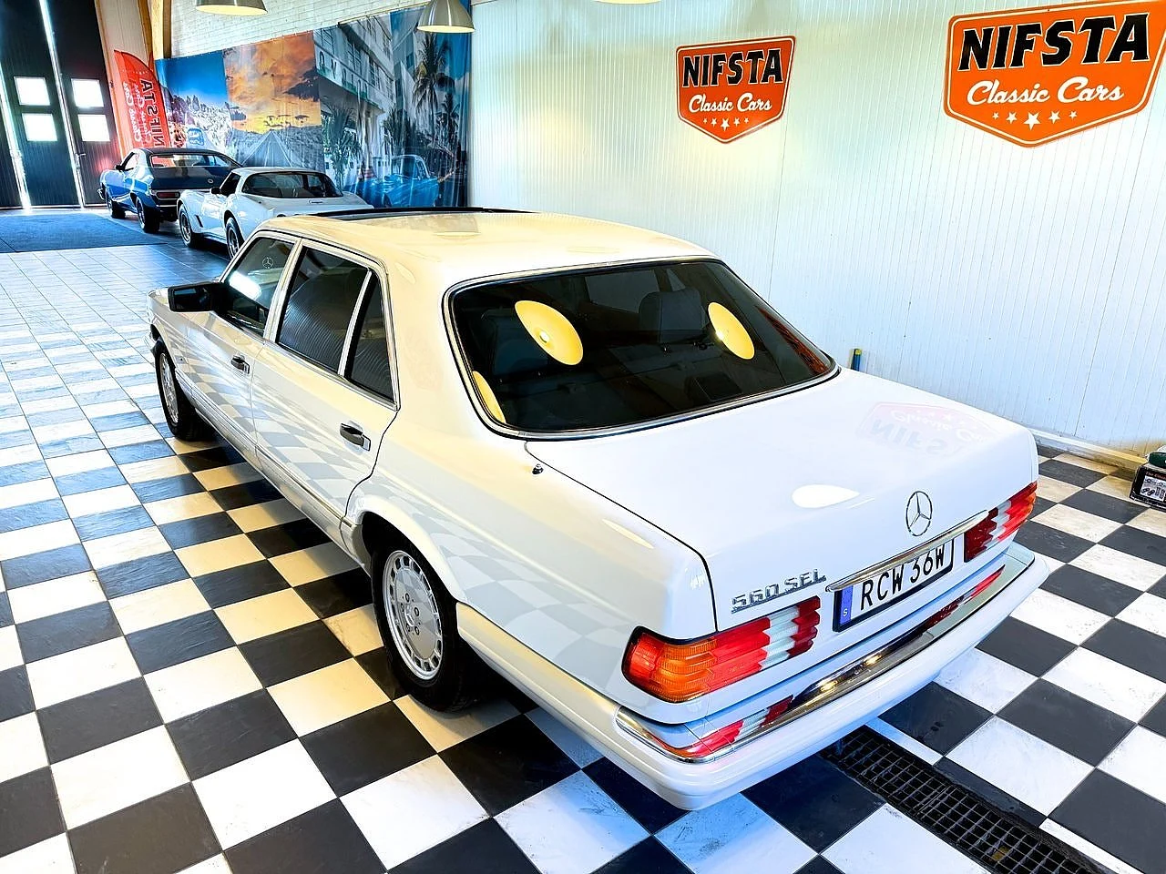 Bild von 1991 Mercedes-Benz S560 (31)