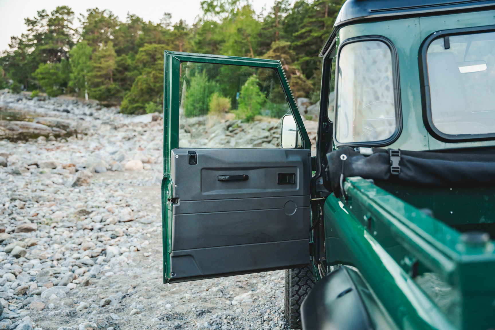 Interior image of 2003 Land Rover Defender TD5 90 Pickup (15)