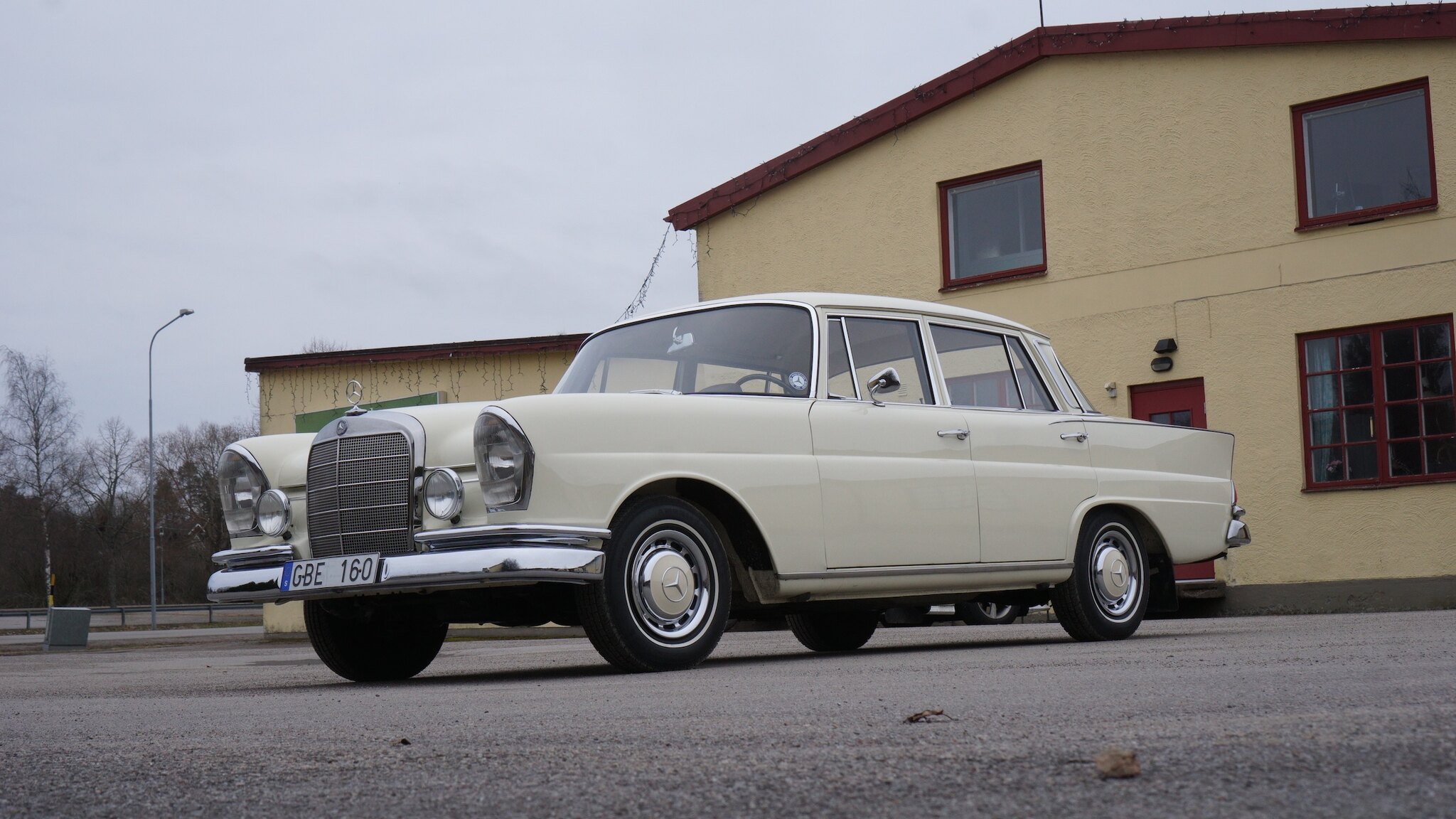 Exteriörbild på 1966 Mercedes-Benz 230 S