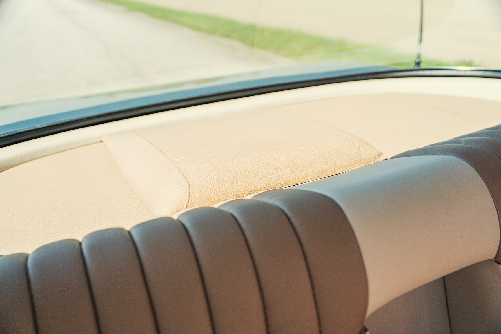 Interior image of 1976 Mercedes-Benz 450 SLC (58)