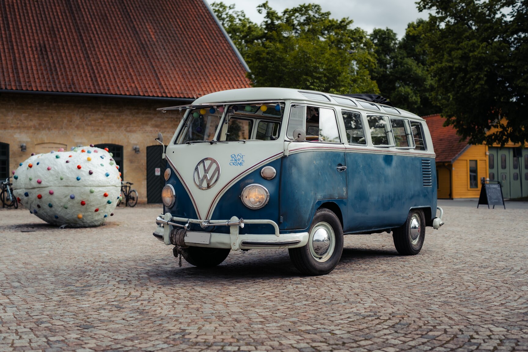 Aussenfoto 1964 Volkswagen Kleinbus Transporter 1500 Deluxe “21-fönsters Samba”
