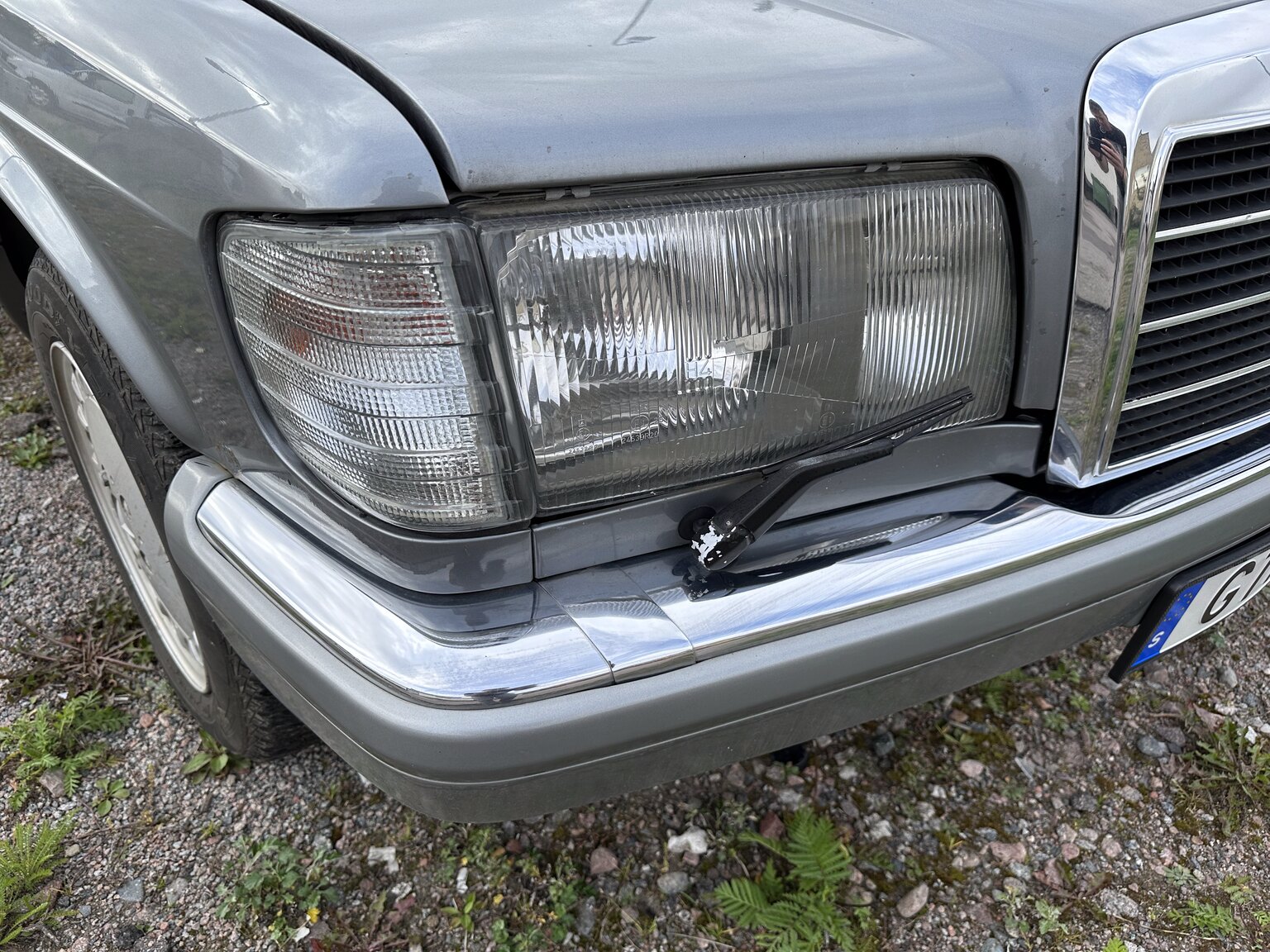 Exterior image of 1987 Mercedes 300 SE