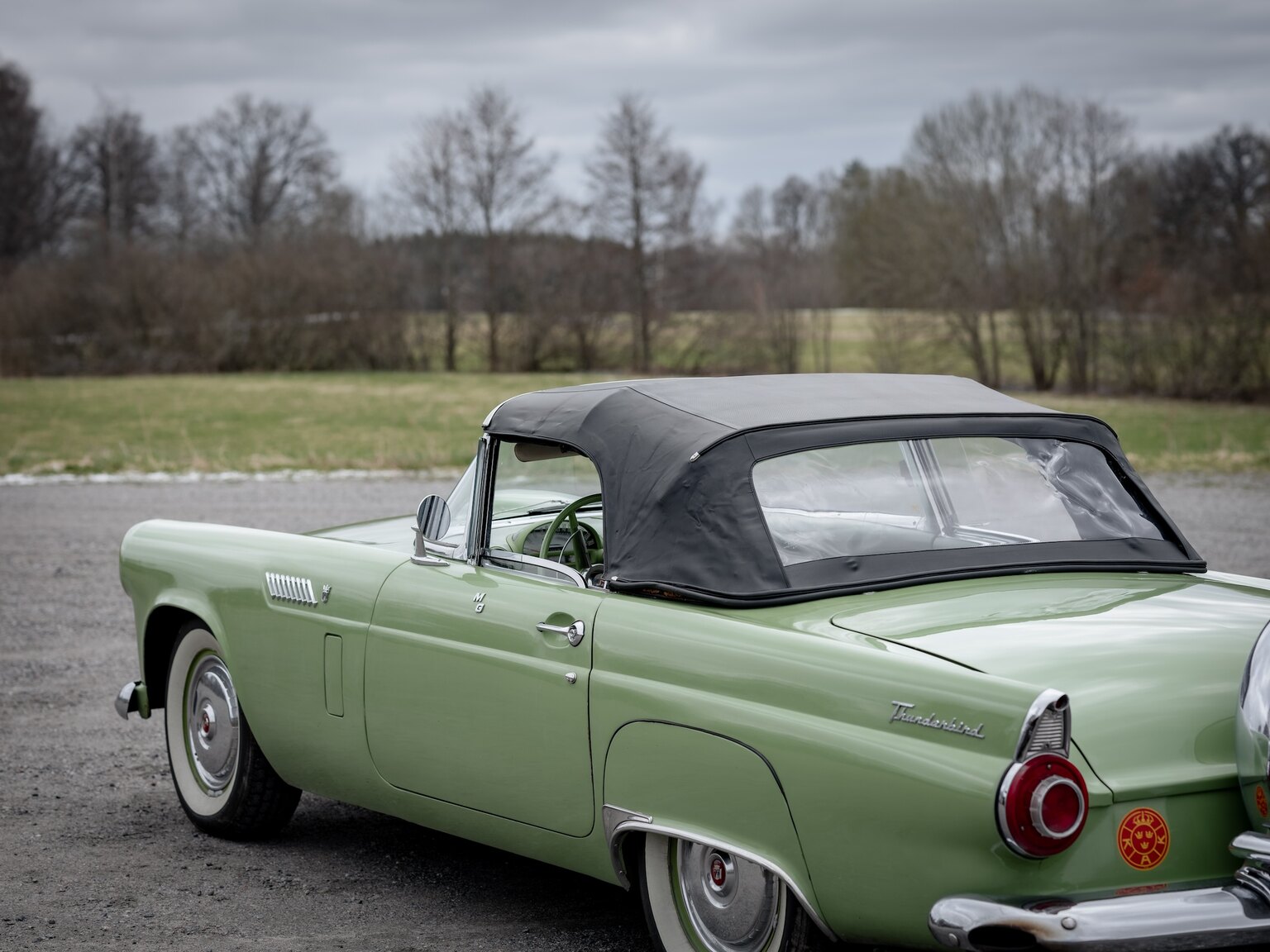 Exteriörbild på 1956 Ford Thunderbird (49)