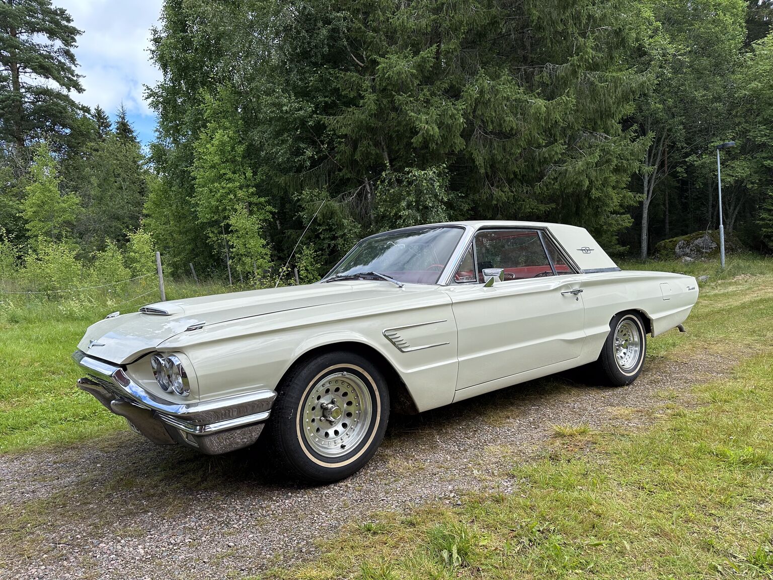 Exteriörbild på 1965 Ford Thunderbird Hardtop 6.4