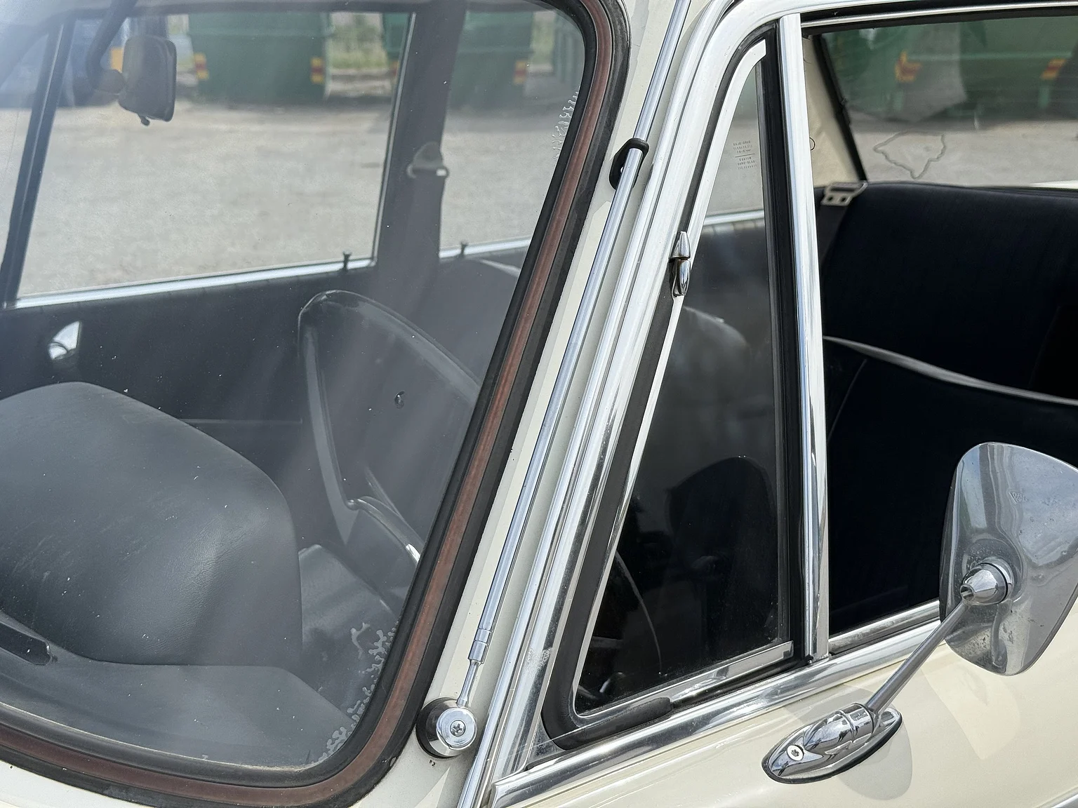Exteriörbild på 1970 BMW New Class 4-dörrars Sedan (45)