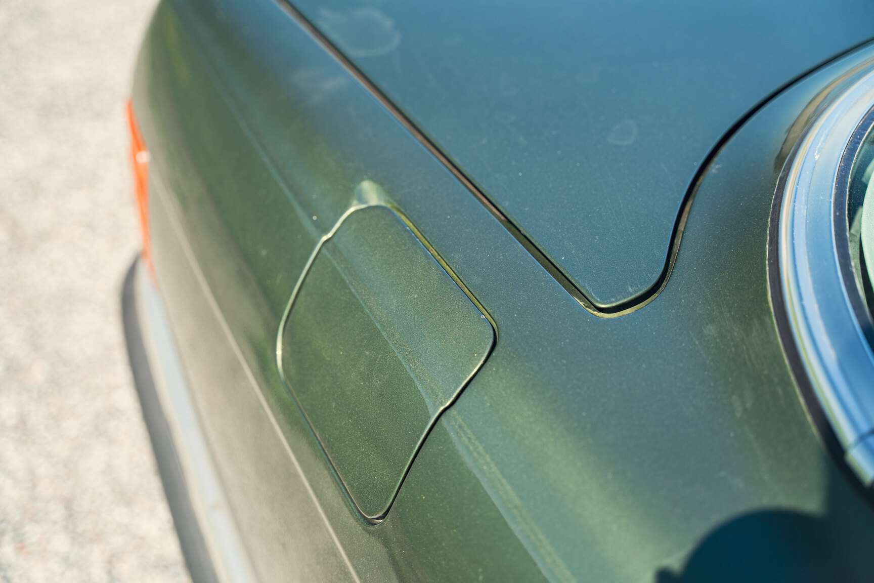 Exterior image of 1976 Mercedes-Benz 450 SLC (39)