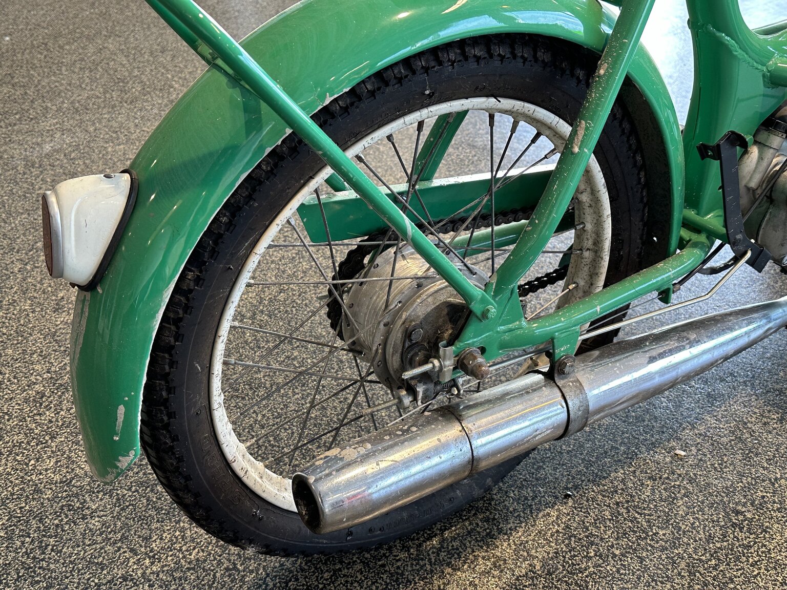 Exteriörbild på 1970 Cresent 1189 flakmoped