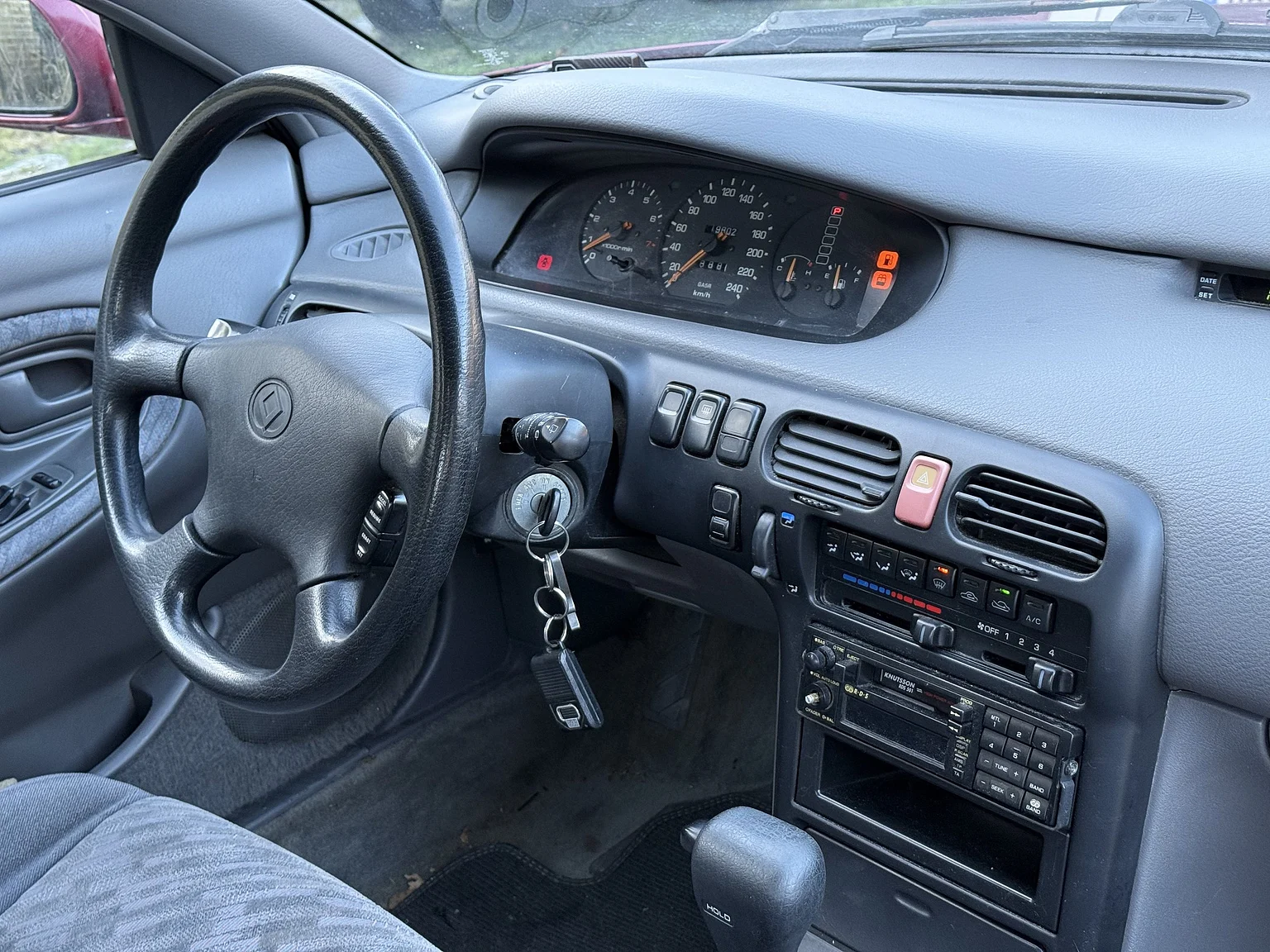 Interiörbild 1992 Mazda 626 Hatchback 2.5 V6 Automatic (4)