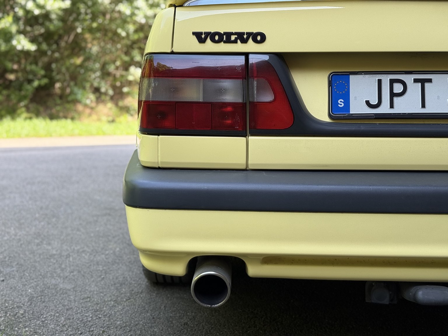 Exterior image of 1995 Volvo 850 T-5R