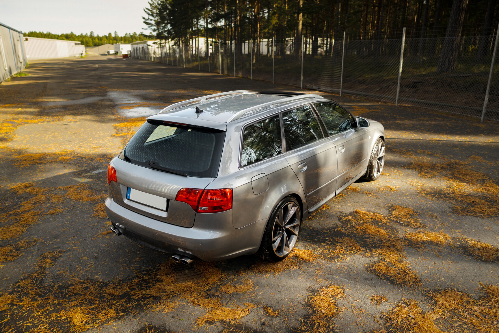 Exterior image of 2005 Audi S4 Avant (32)