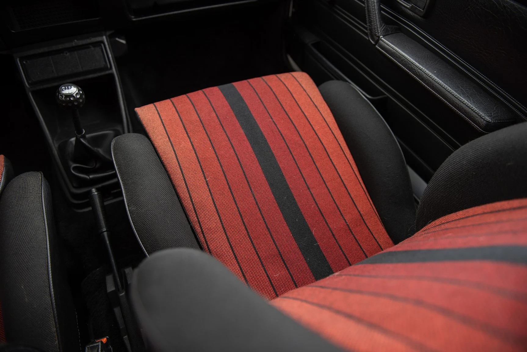 Innenraumfoto von 1984 Volkswagen Golf GTI "Special" (24)