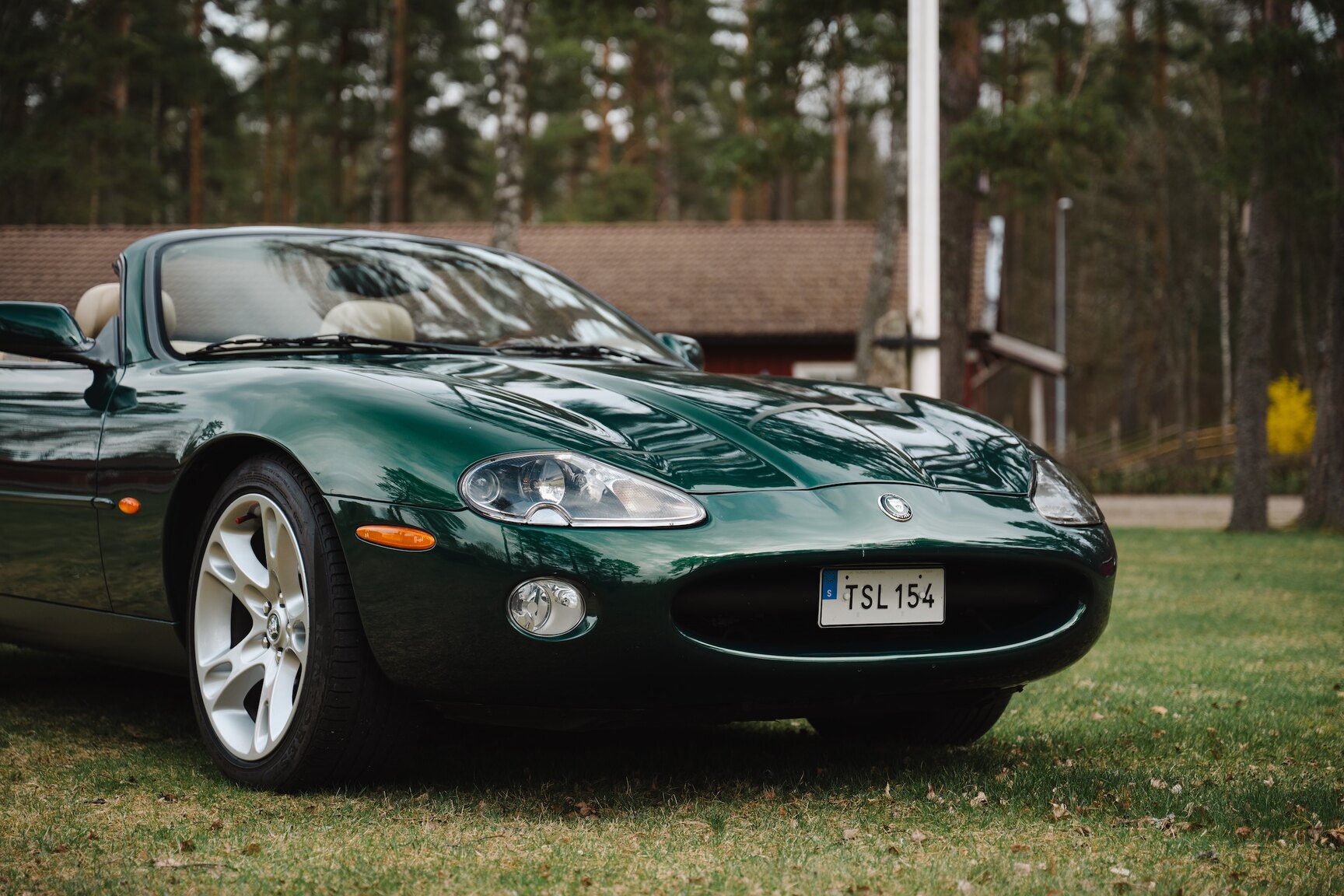 Exterior image of 2003 Jaguar XK8 Cabriolet