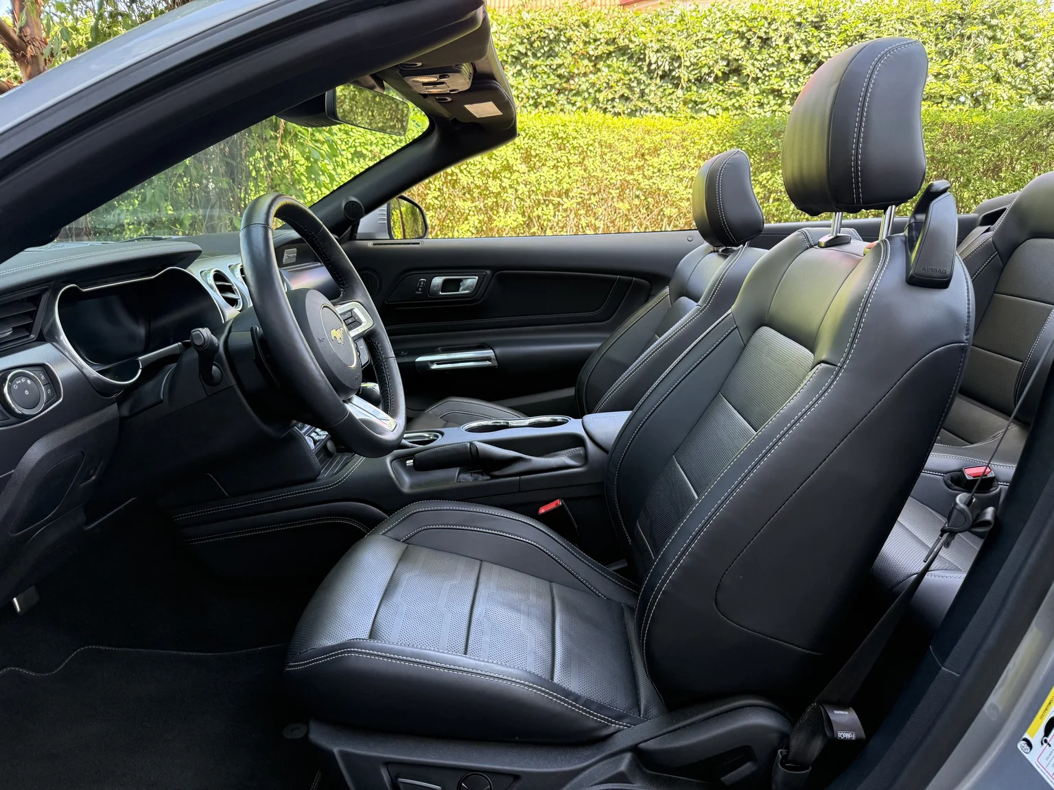 Interior image of 2021 Ford Mustang GT Cabriolet (3)
