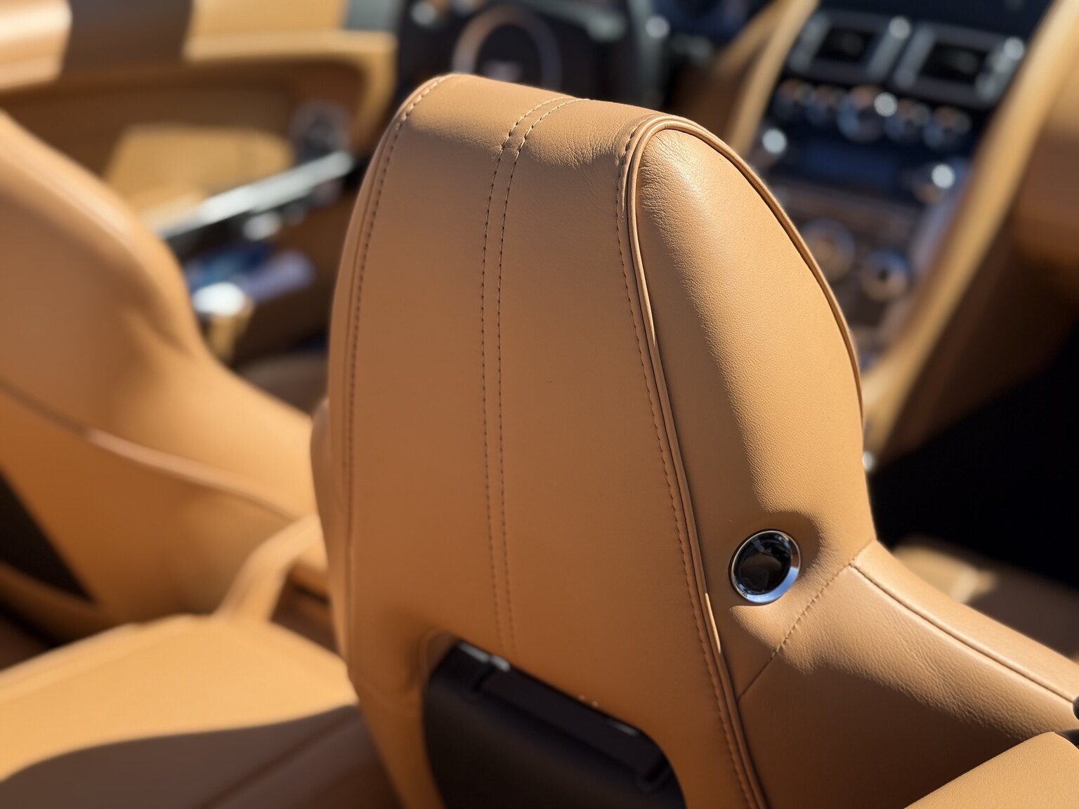 Interiörbild 2015 Aston Martin DB9 Volante