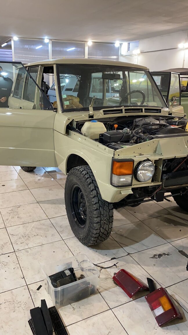 Image of 1991 Range Rover Restomod mechanics