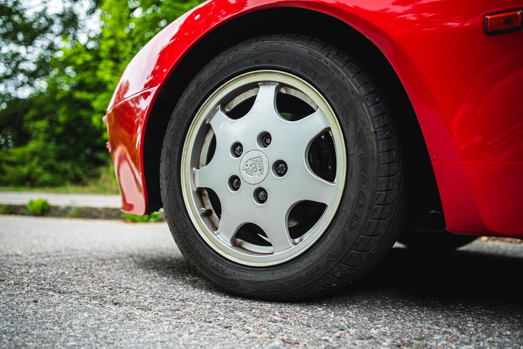 Exterior image of 1988 Porsche 944