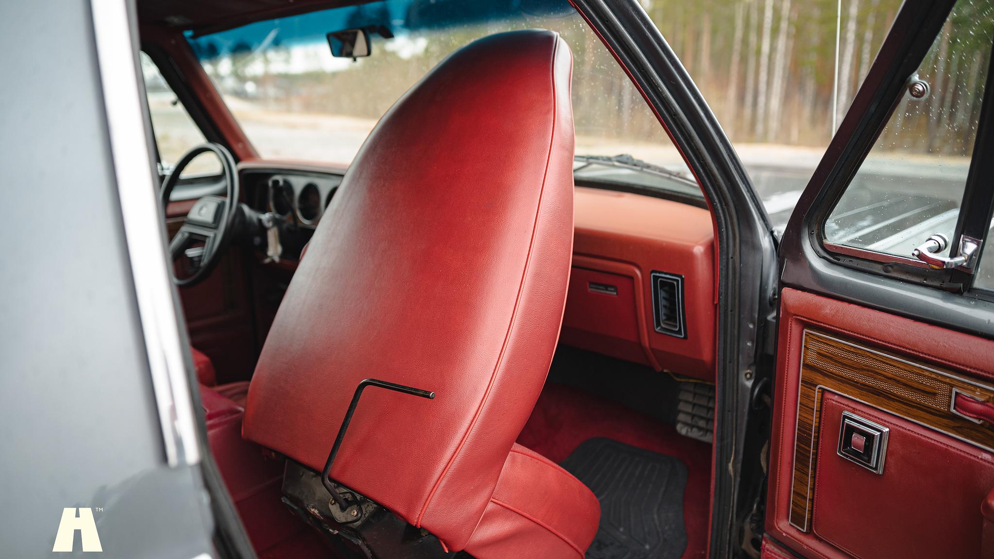 Interior image of 1986 Dodge Ramcharger