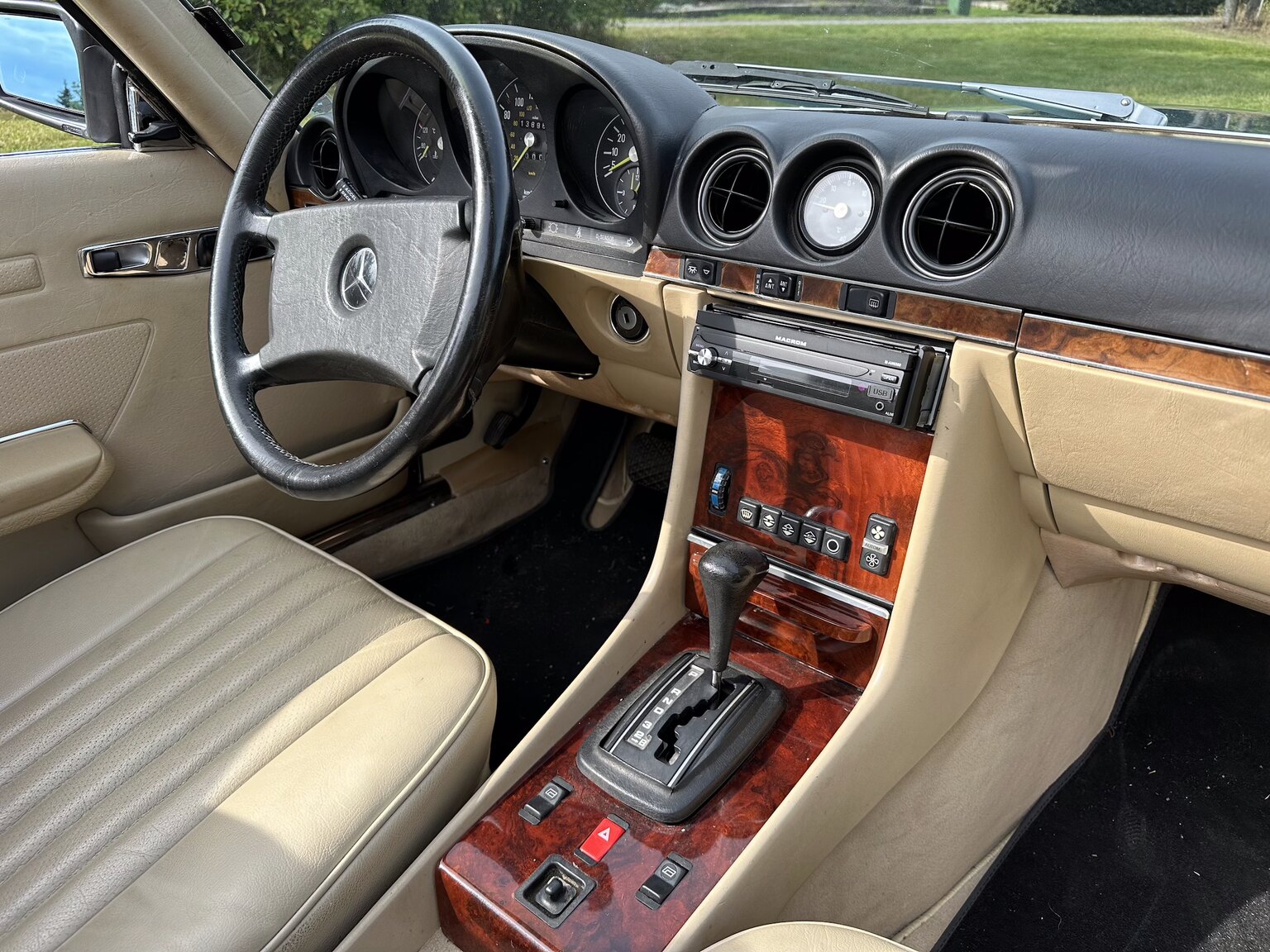 Interiörbild 1985 Mercedes-Benz 380 SL