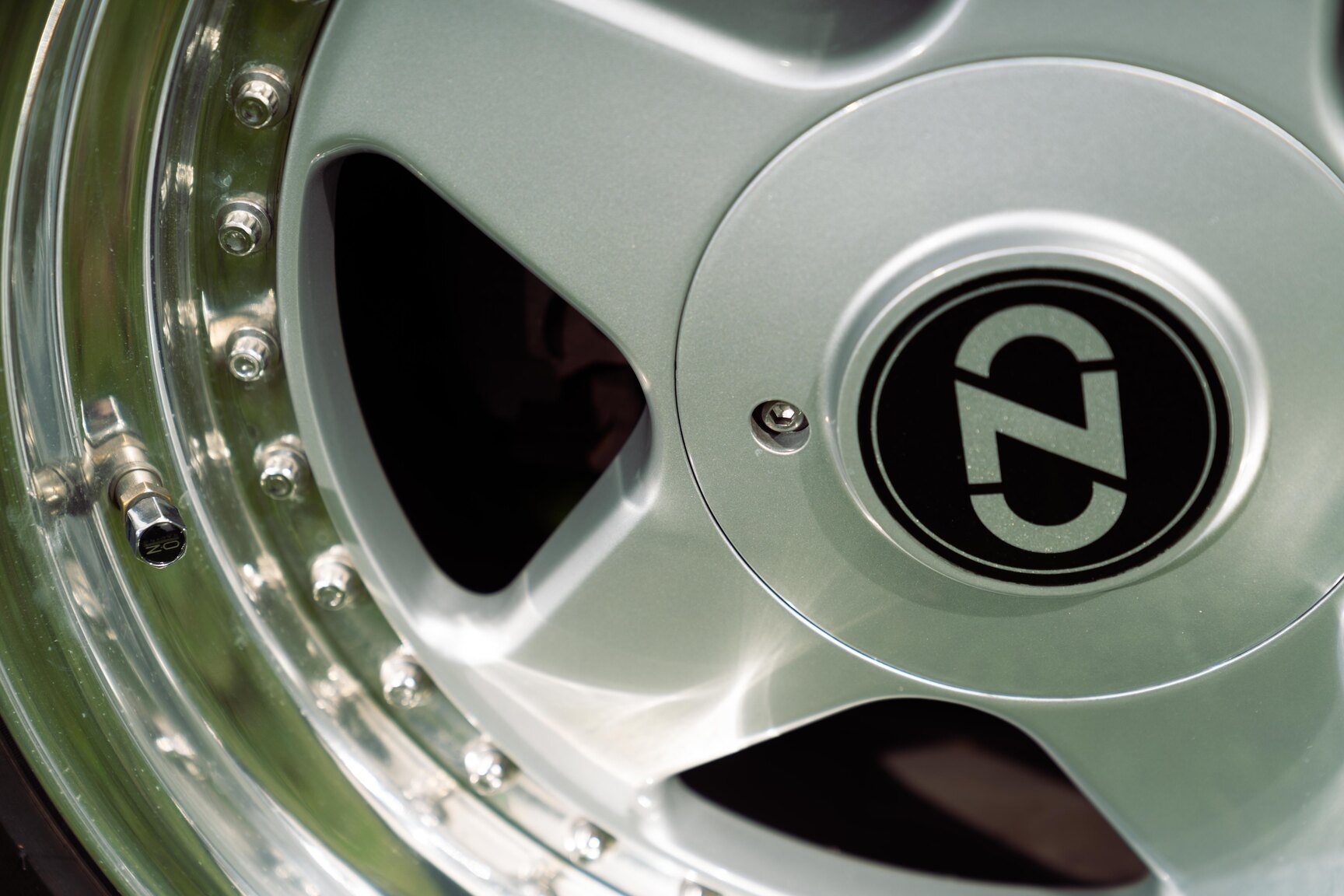 Exterior image of 1986 BMW 635 CSi (12)