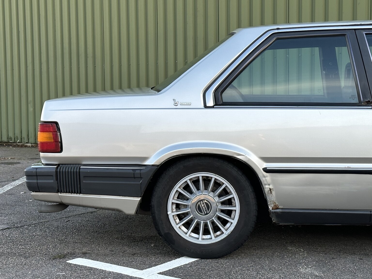 Exteriörbild på 1987 Volvo 780 Bertone