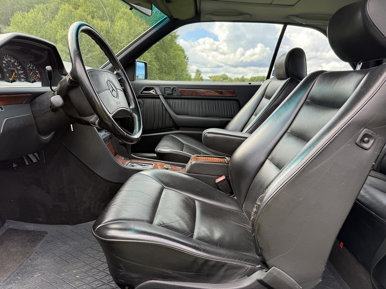 Interior image of 1990 Mercedes-Benz 300CE-24