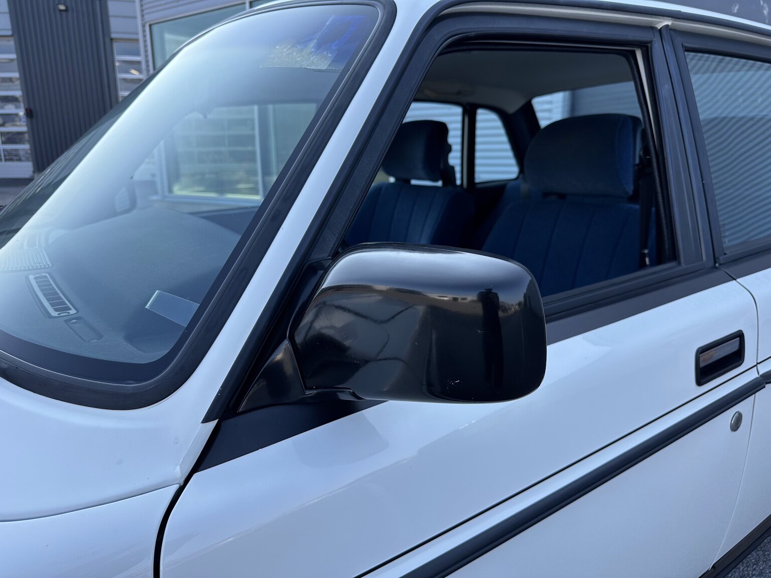 Exterior image of 1991 Volvo 240 GLT