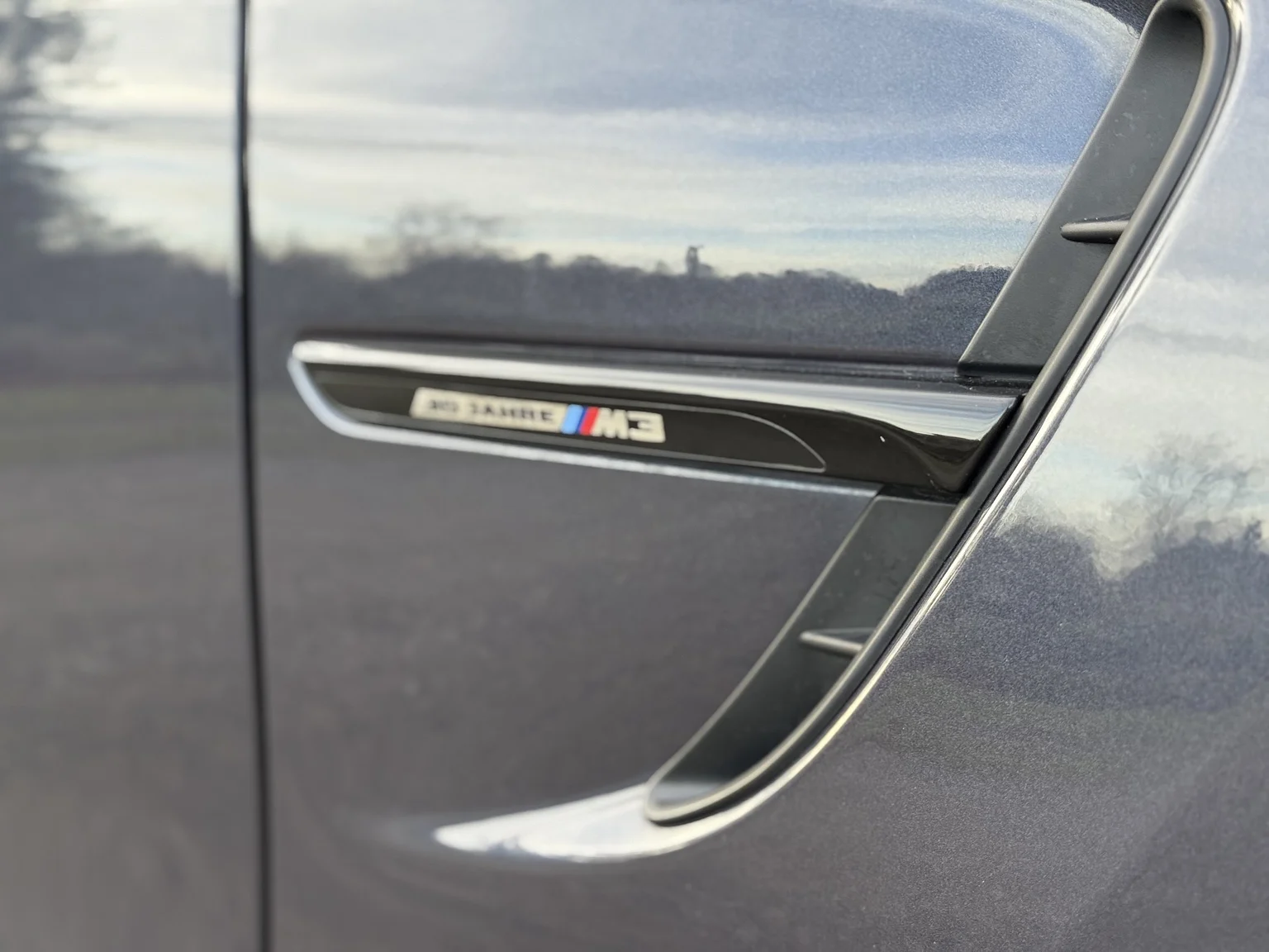 Exteriörbild på 2017 BMW M3 Competition 30 Jahre (49)