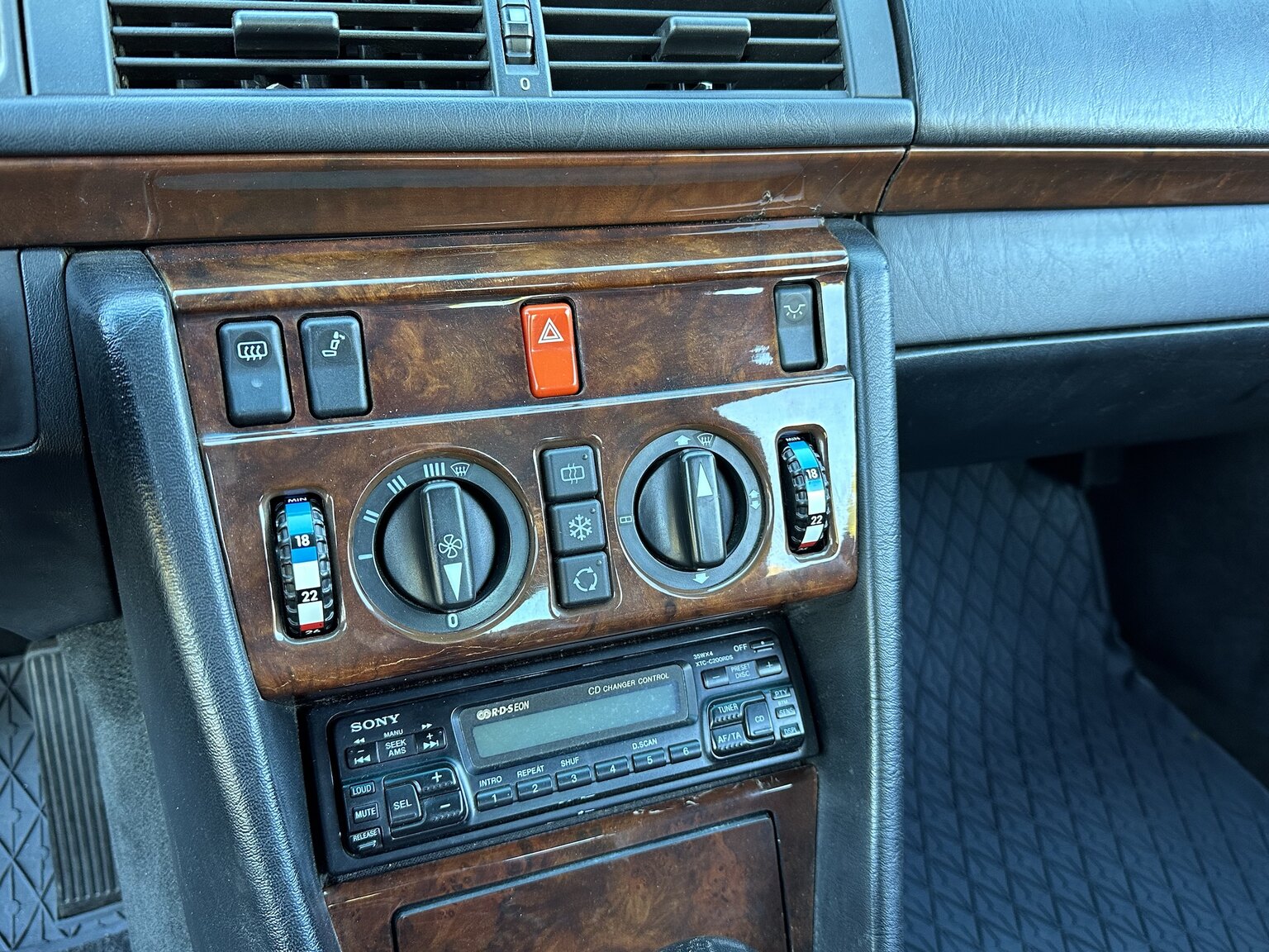 Interiörbild 1990 Mercedes-Benz 300 CE 24V