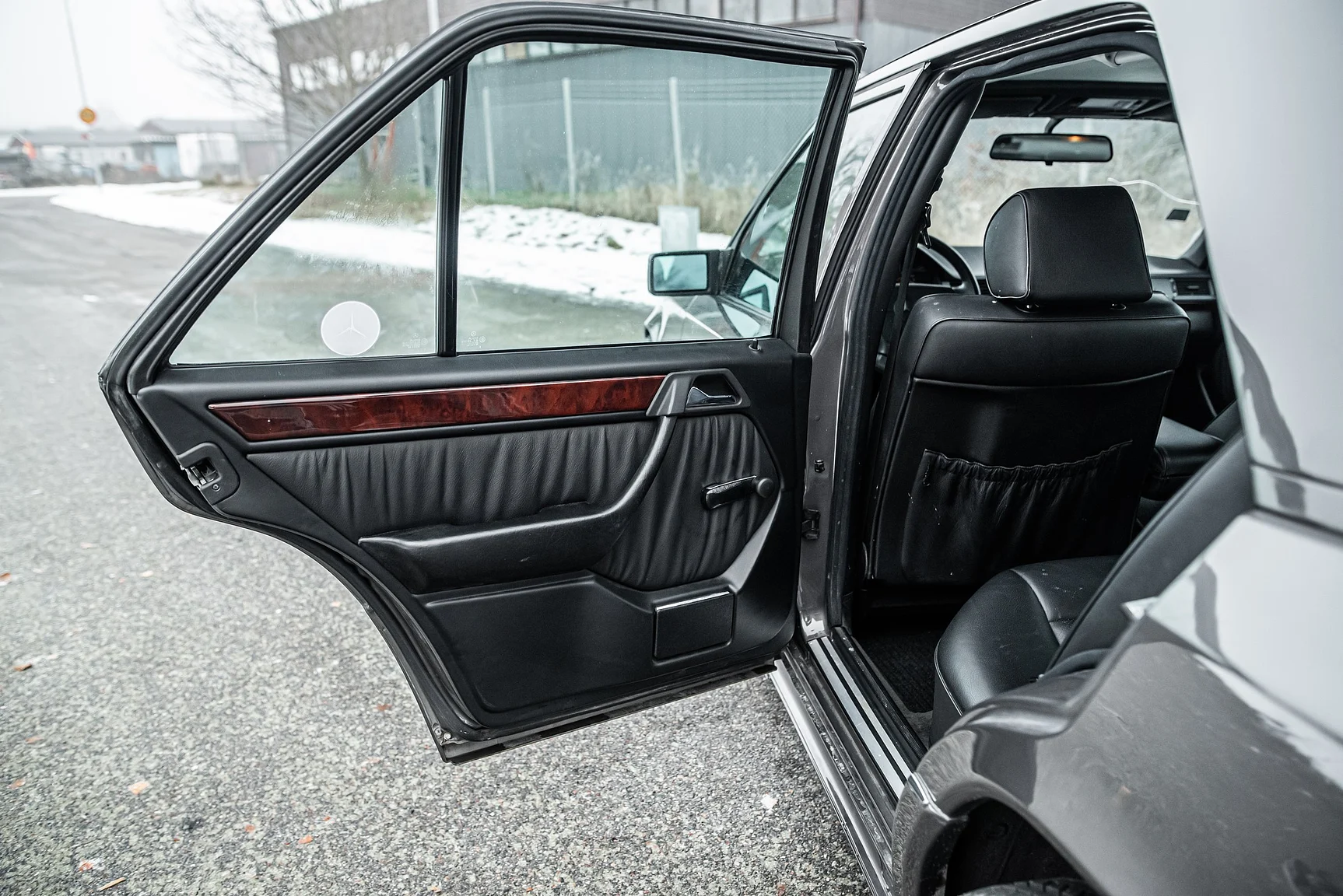 Interior image of 1993 Mercedes-Benz E 320 "AMG" (10)